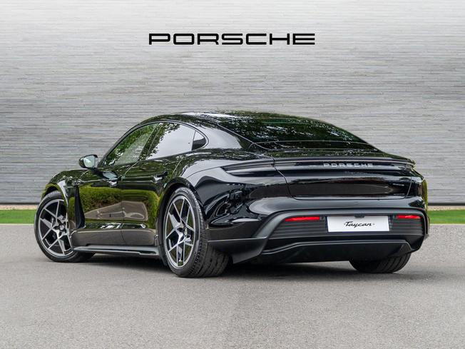 Porsche Taycan Photo 2