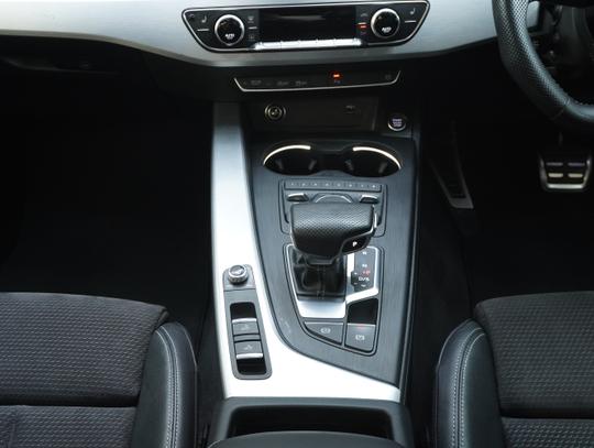 Audi A5 Cabriolet Photo bea6b97e-f5f1-4471-bd3b-5f35ab15c147.jpg