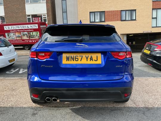 Jaguar F-PACE Photo 10
