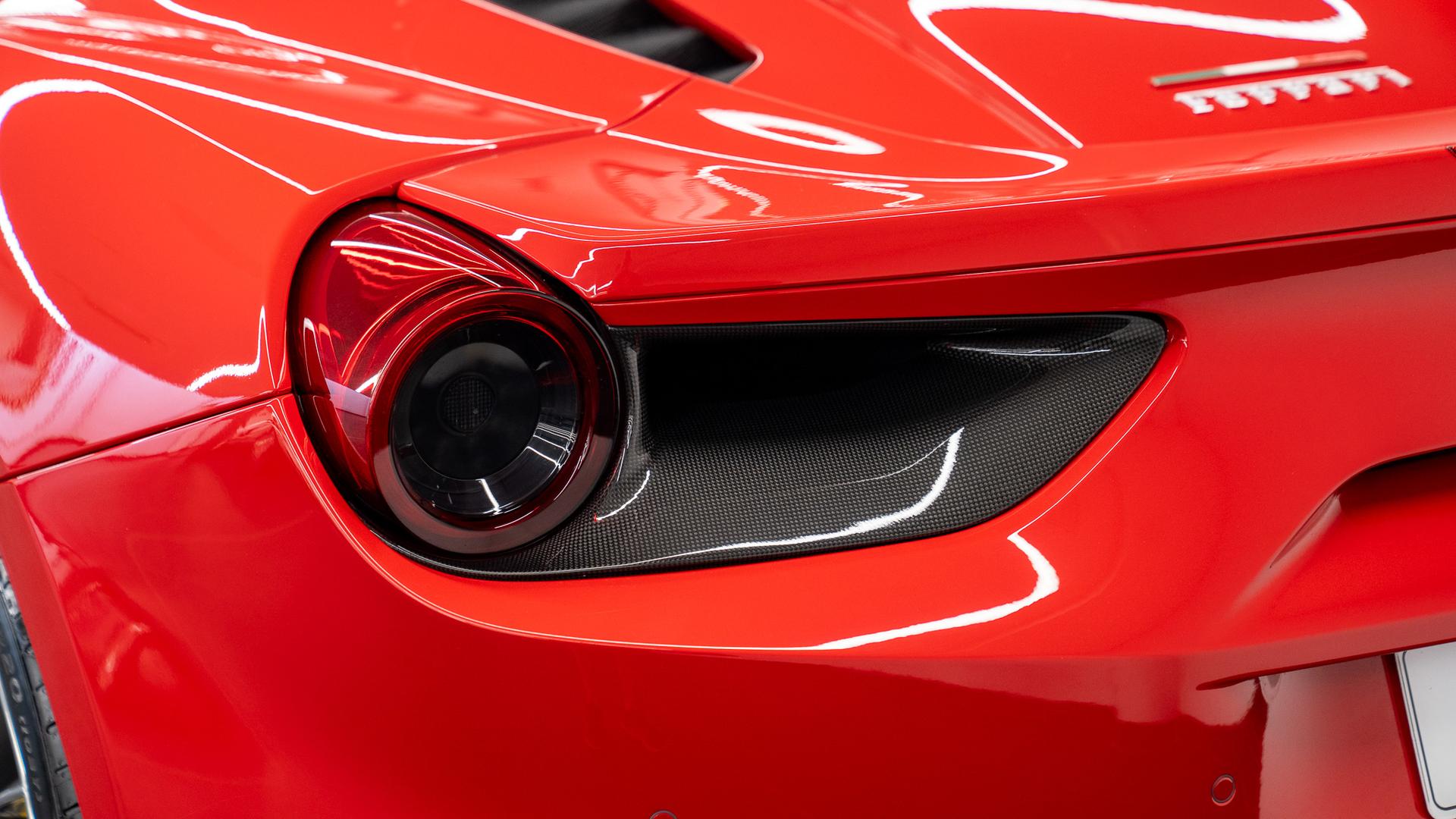 Ferrari 488 Photo bec95d10-b6c3-4a4c-89ea-ca205cb4d446.jpg
