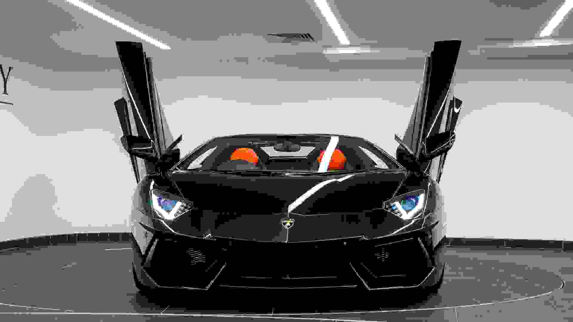 Lamborghini Aventador Photo becbb7e1-6391-4015-8f52-bb6af5c0600e.jpg