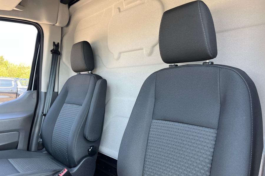 Ford TRANSIT Photo bedd3eb8-21d3-4350-b2f8-89429dc58b57.jpg
