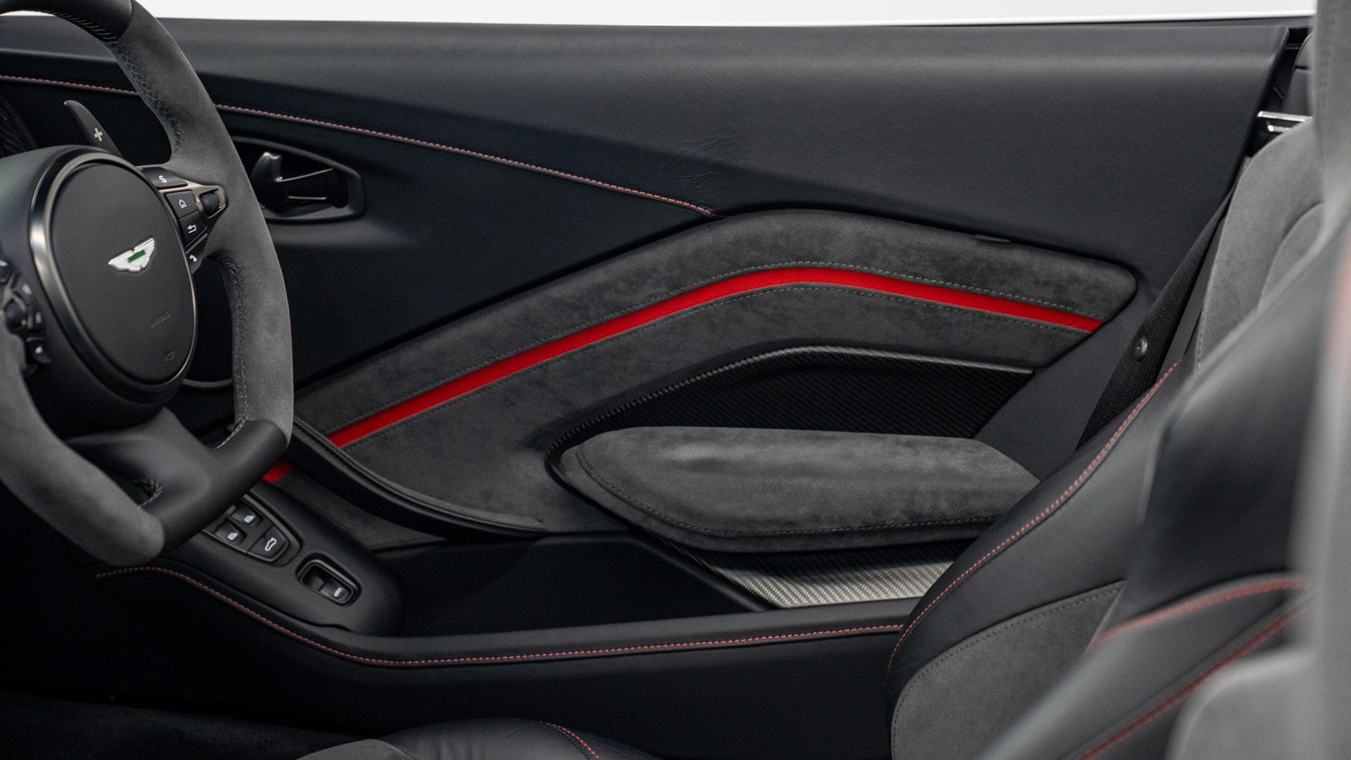 Aston Martin Vantage Photo bedeb7c6-2257-415f-b693-0893585ed655.jpg