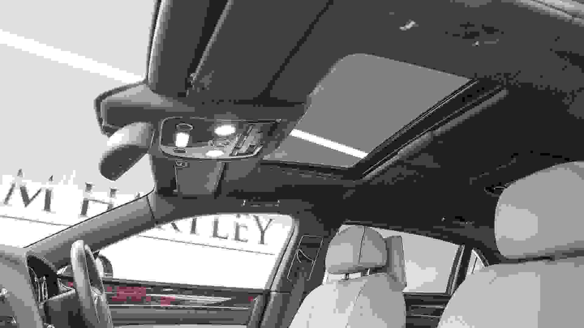 Bentley Flying Spur Photo bee1d623-8596-4af6-9166-bf85740ce199.jpg