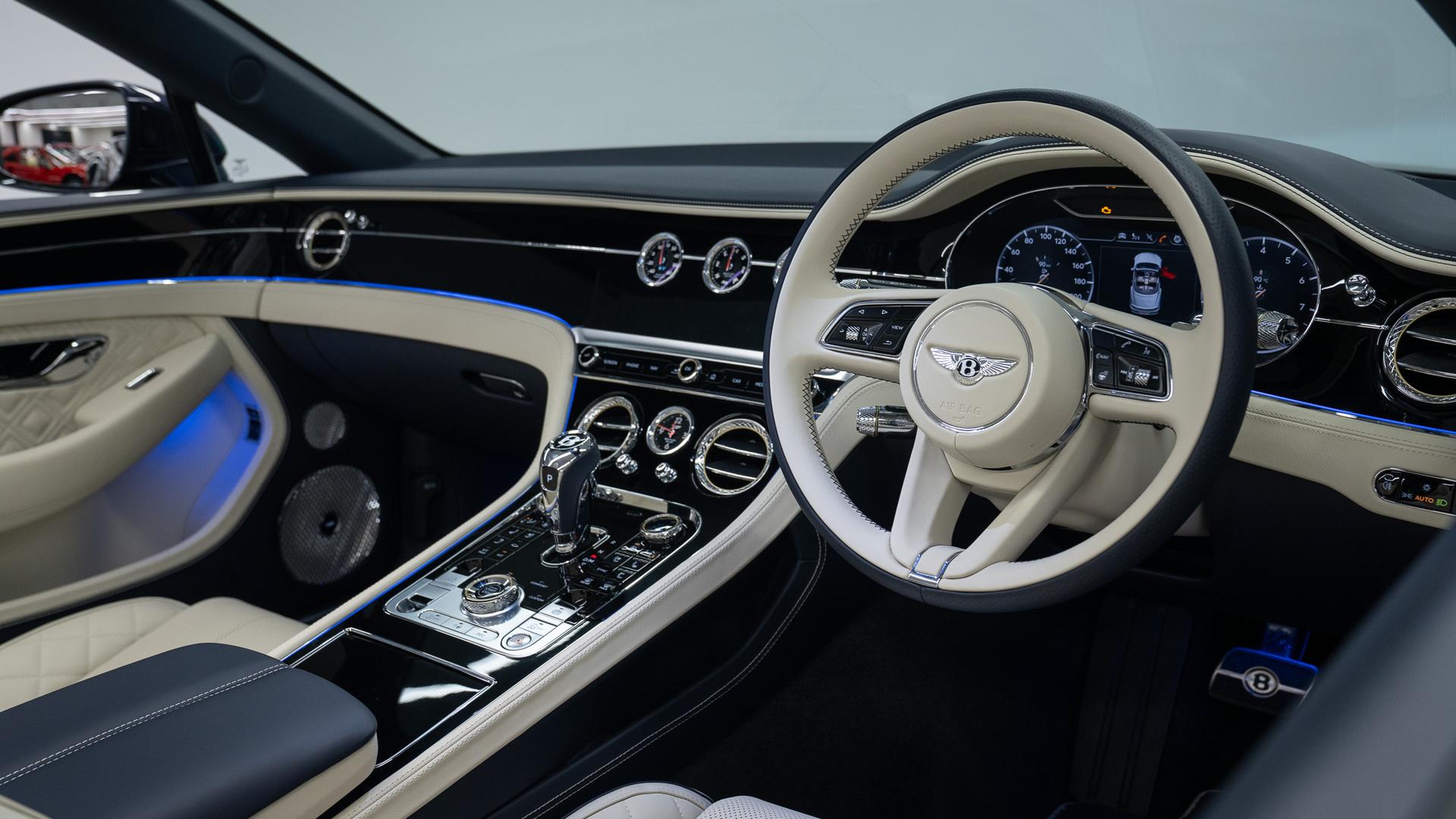 Bentley Continental Photo bee9d348-261e-4736-bf0b-09c68500aa9c.jpg