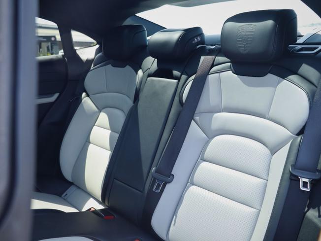 PORSCHE Taycan Photo 43