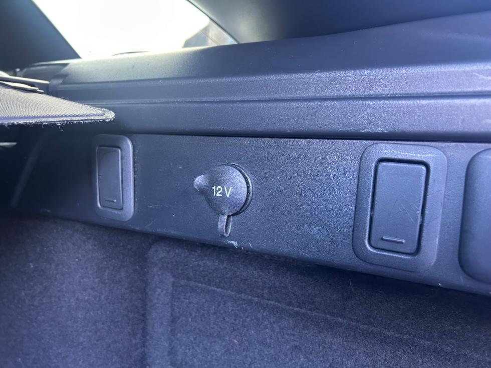 Land Rover Range Rover Velar Photo bef04757-eaaa-4af1-979d-e44c96377415.jpeg
