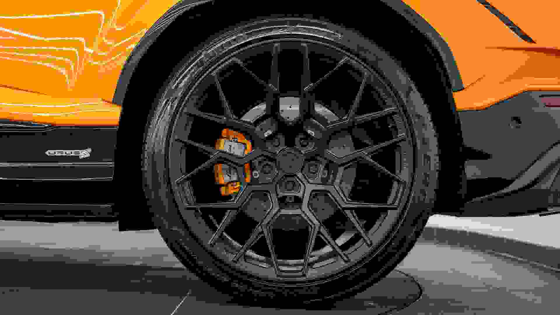 Lamborghini Urus S Photo bf07ff14-72f2-48a8-be8b-7ccec68cd7dd.jpg