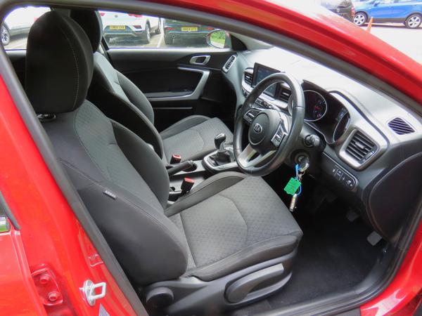 Used Kia Ceed LC69WAE 17