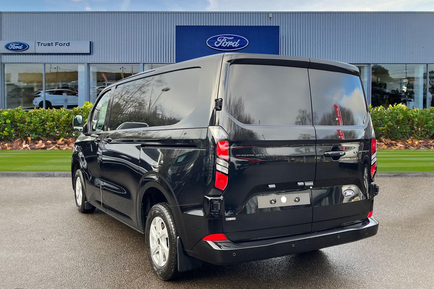 Ford CUSTOM Photo 1