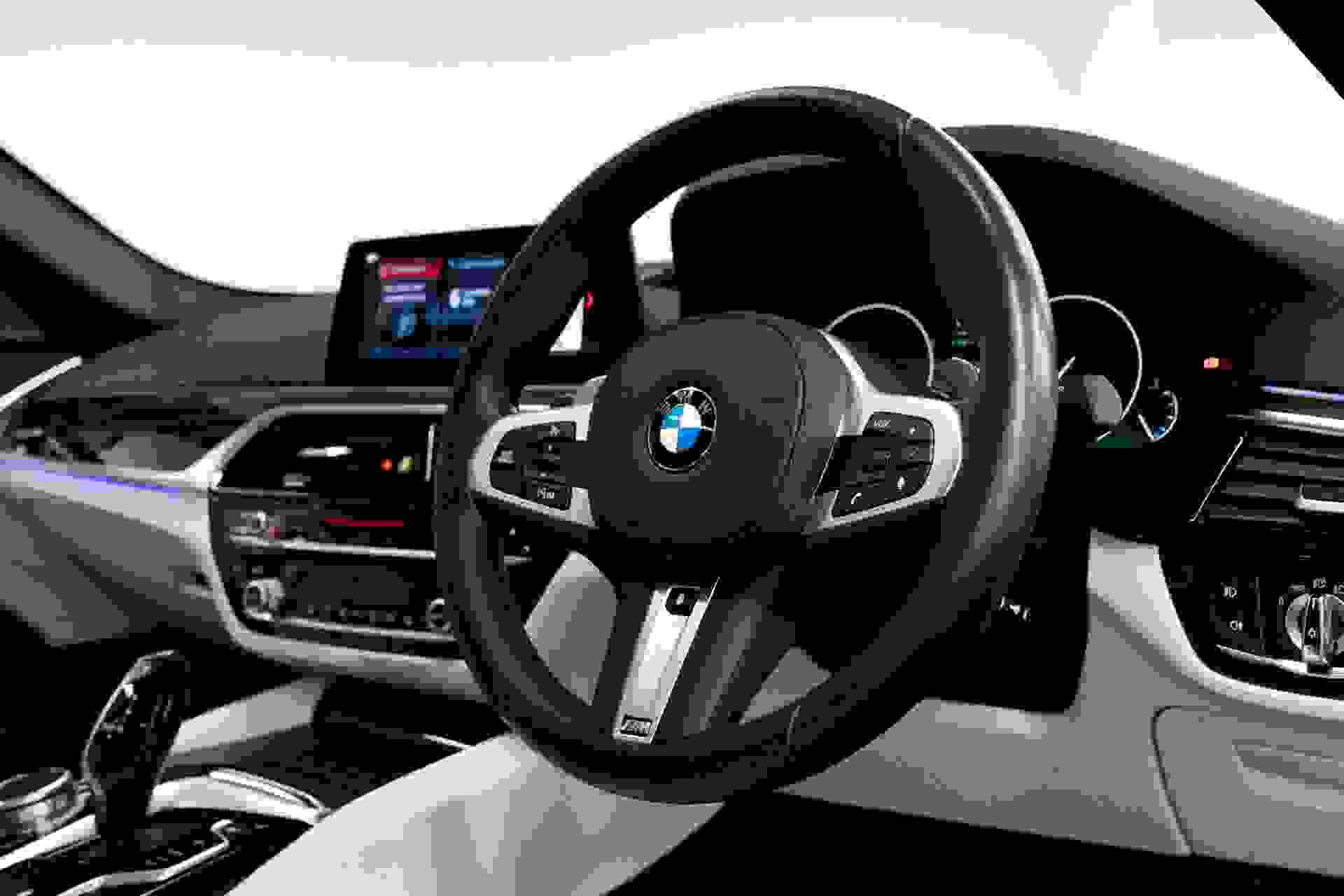 BMW 5 SERIES Photo bf1bce7b-4af6-4c31-ac3e-2600c5e88d45.jpg