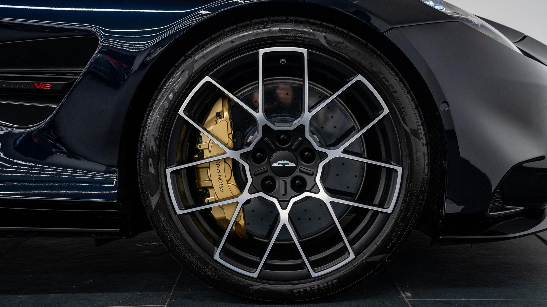 Aston Martin Vanquish Photo bf222fee-8c82-4b7e-8188-d32e9571d7f7.jpg