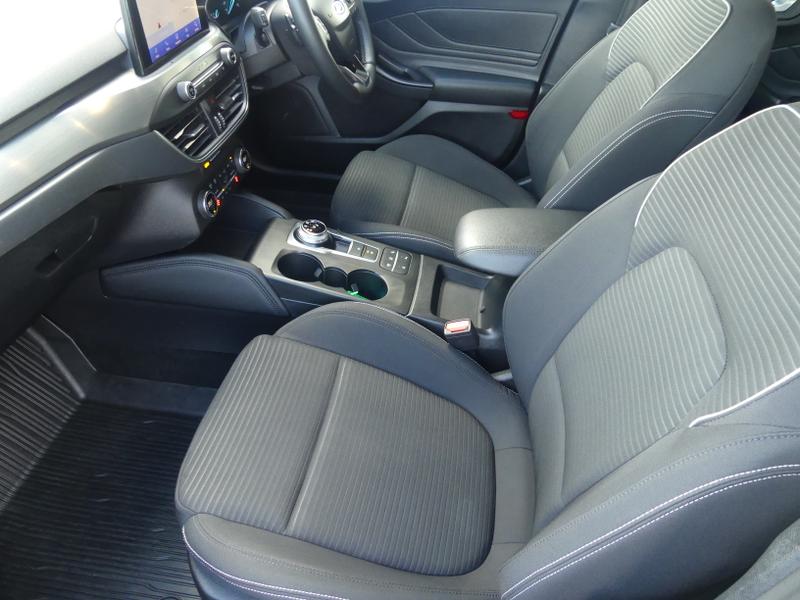 Ford Focus Photo bf2962d1-ad93-45a3-a003-0b526f7a1779.jpg