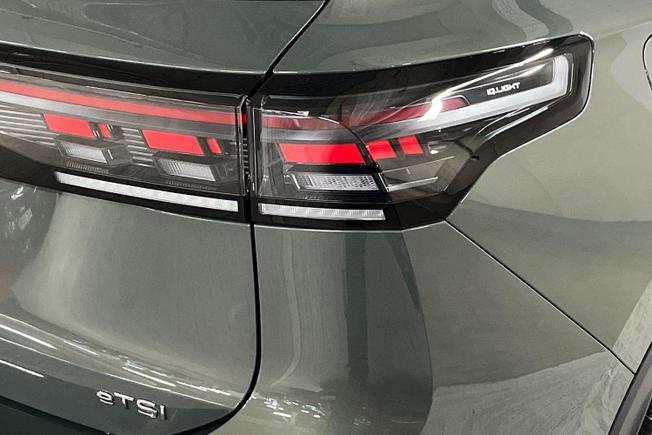 VOLKSWAGEN  Tiguan Photo 18