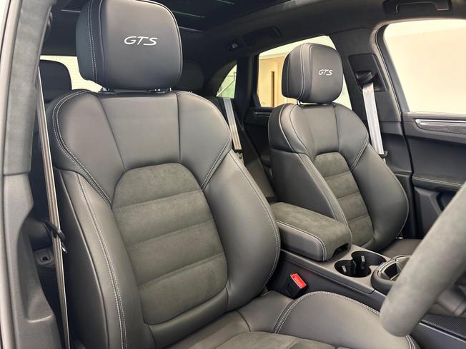 PORSCHE Macan Photo 14