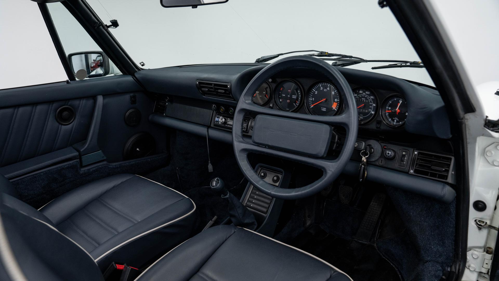 Porsche 911 Carrera Photo bf471778-5a90-4c99-a742-8729f83ea35a.jpg