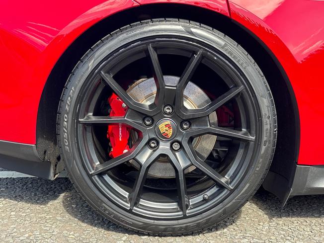 PORSCHE Taycan Photo 10