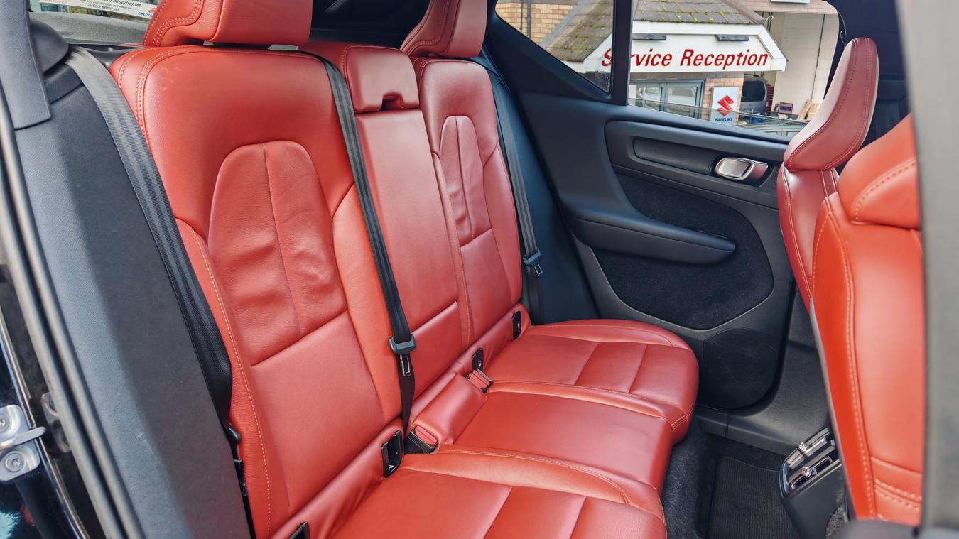 Used Volvo XC40 KX68ULD 13