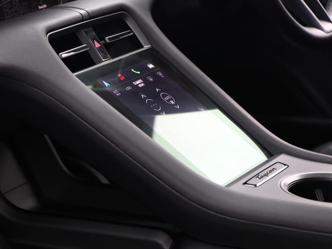 PORSCHE Taycan Photo 28