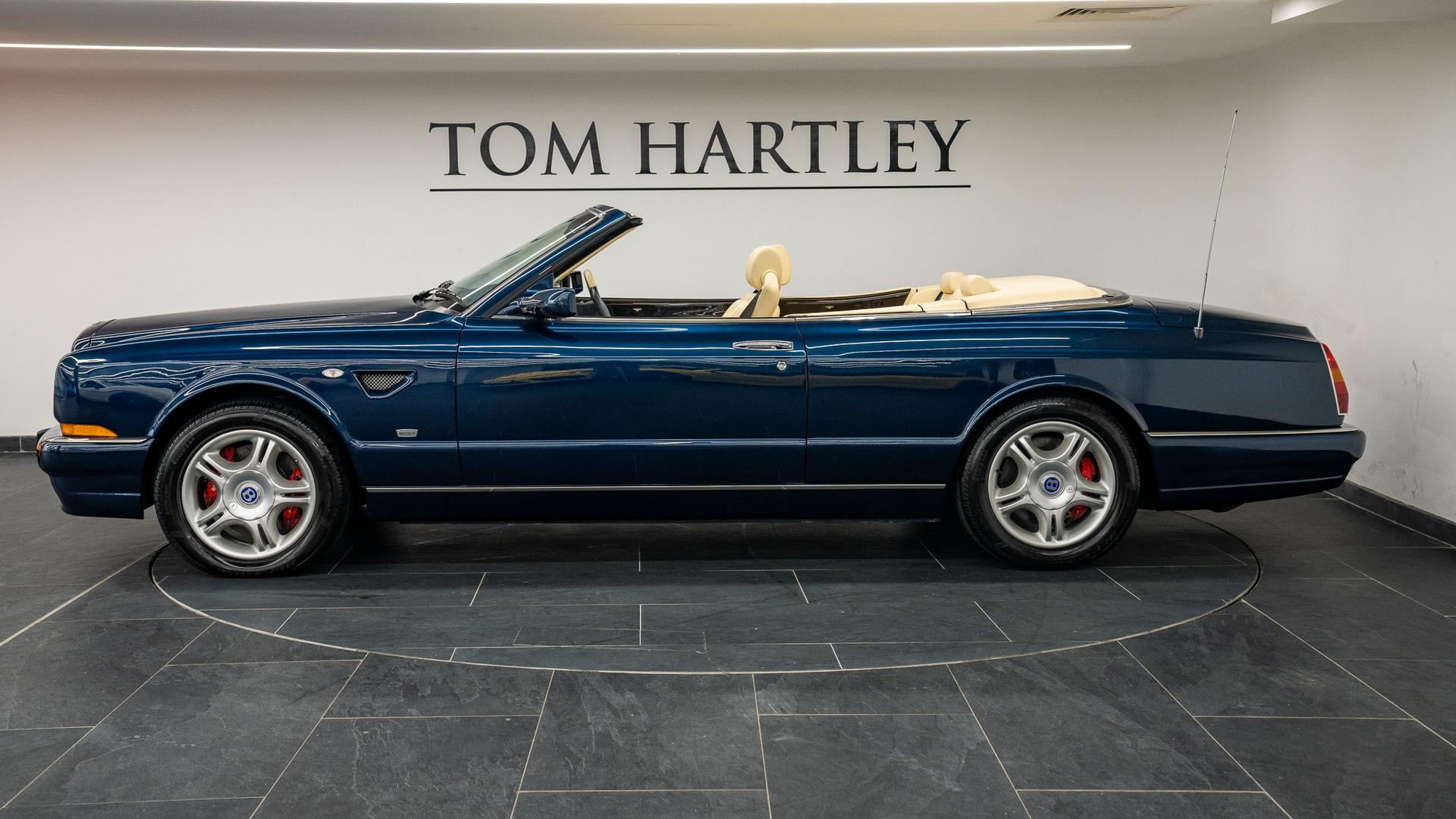 Bentley Azure Photo bfa8cbec-2db7-4e67-8322-71139eb2c17f.jpg