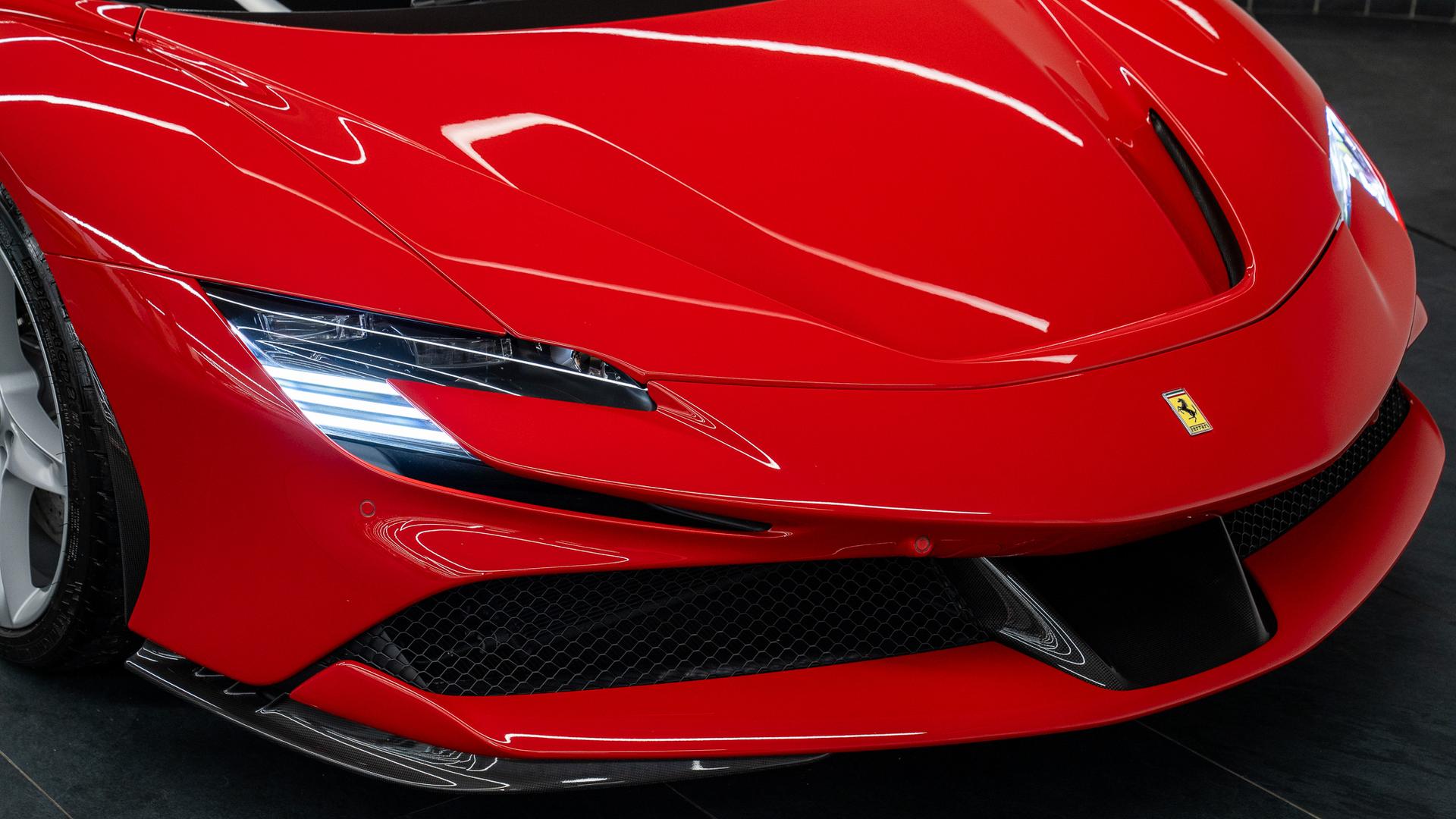 Ferrari SF90 Photo bfd50153-43f4-49c6-879e-d7b3498f6a62.jpg