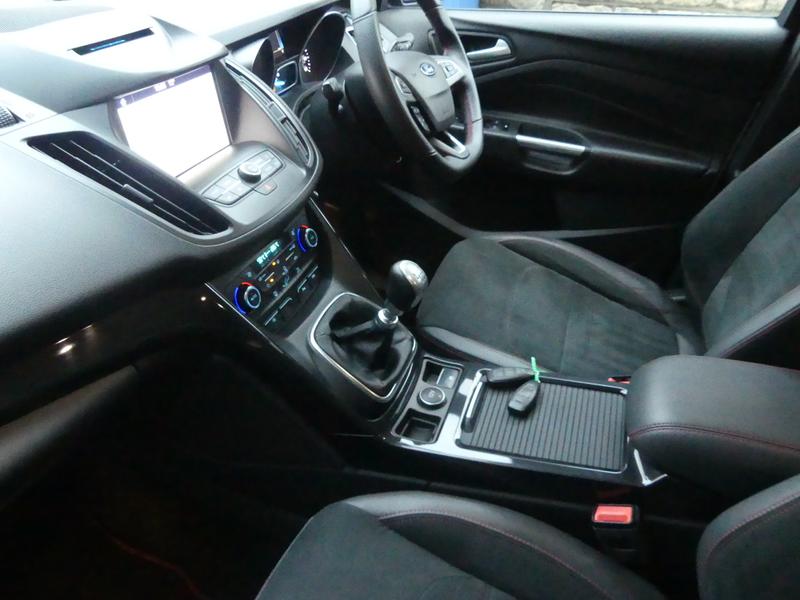 Ford Kuga Photo bfdbe6b1-209c-4b48-bb99-9ea3a75d6e59.jpg