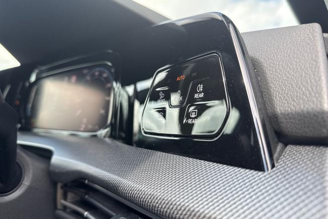 VOLKSWAGEN Golf Photo 21