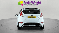 Ford Fiesta Photo 5