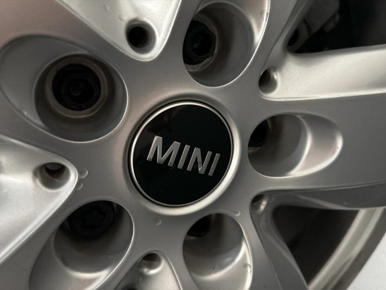 MINI COUNTRYMAN Photo bsapi-0132bef771d4b3547a6e98b966b16ffb25ede558.jpg