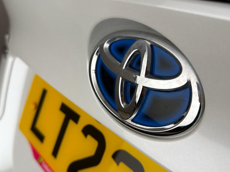 Toyota C-HR Photo bsapi-034a00959e0e4c0ad3abab445b4372337f0b3eb6.jpg