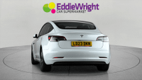 TESLA Model 3 Photo 5