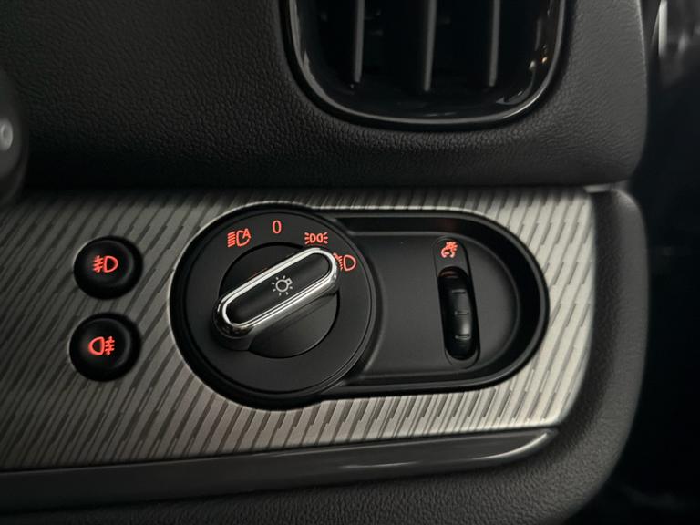 MINI COUNTRYMAN Photo bsapi-03b423fd22bf8e4da7982f8b1c23c9da70ebd5a3.jpg