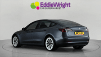 TESLA Model 3 Photo 3