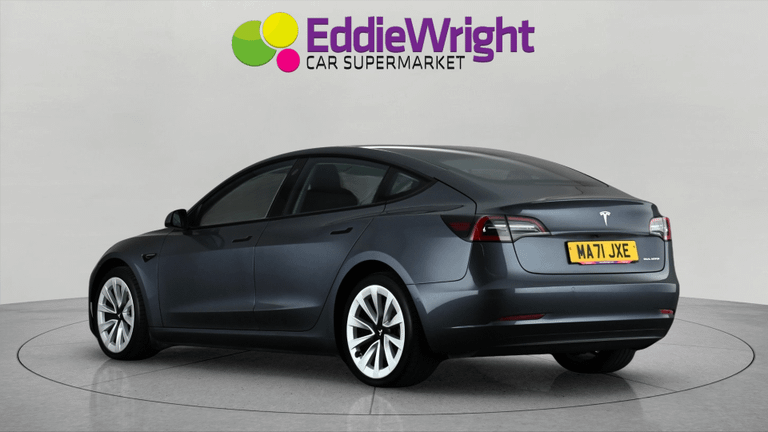 TESLA Model 3 Photo bsapi-0462506b981dc3ea7ceaeb1481315f8f6a8ecc38.jpg