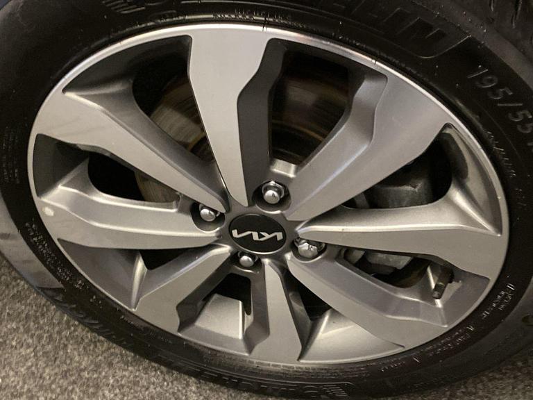 Kia STONIC Photo bsapi-046d298059043135f176ef20bc162f4ce6f733b7.jpg