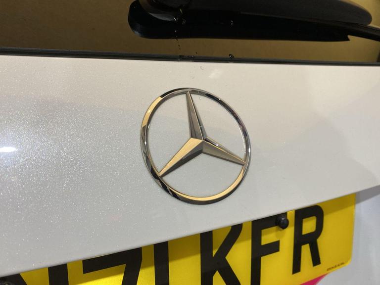 MERCEDES-BENZ GLA Photo bsapi-048a59ef9877b10f9c0b4c8018028a0000a42db5.jpg