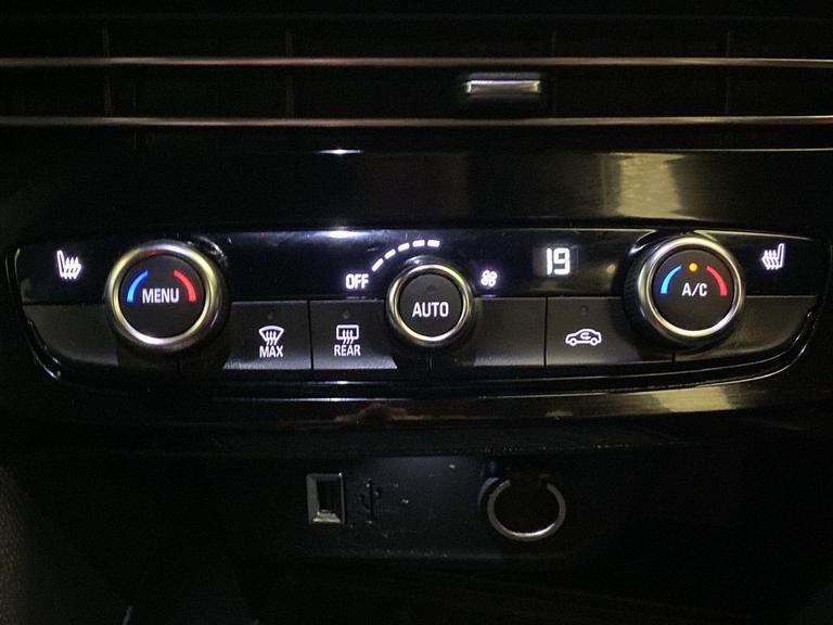 VAUXHALL MOKKA Photo bsapi-054ca30a12796d68f9953f0c3b213889aedb2a96.jpg