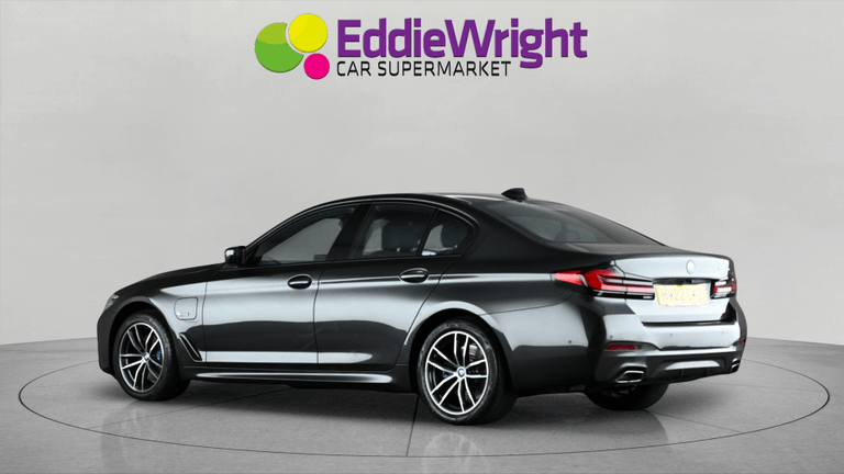 BMW 5 Series Photo bsapi-05e4a7aea429f74cbb0c7b11e9a8ba0dcaaef84d.jpg