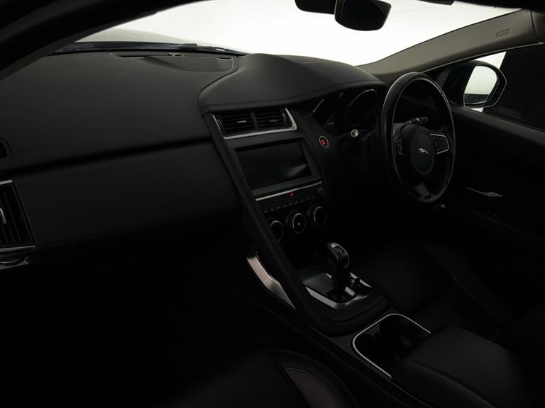 JAGUAR E-PACE Photo bsapi-060d3c7b140fe522d01ee27df6ae415344b54a57.jpg