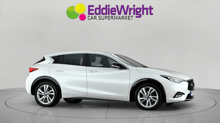 INFINITI Q30 Photo bsapi-06d953b72029a9fae99e5de3091cceacb9151549.jpg