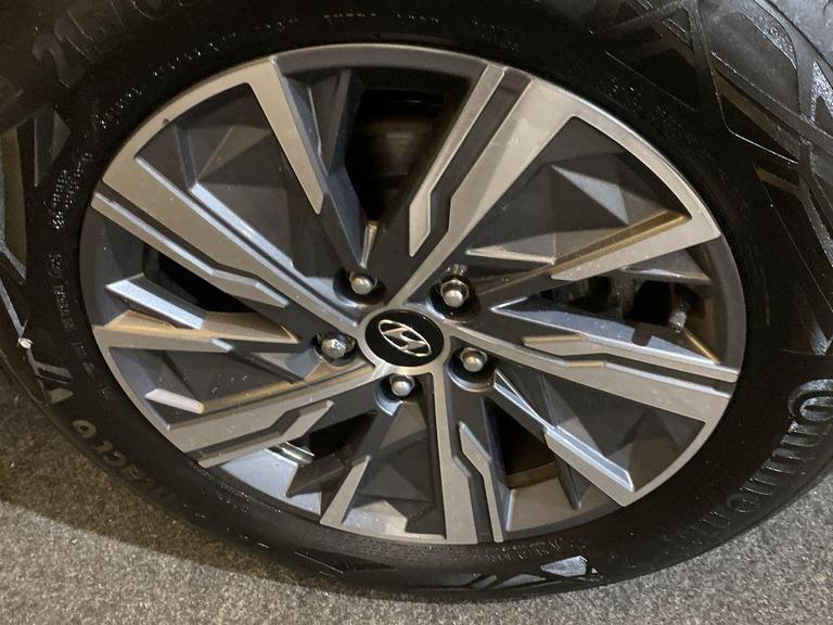 HYUNDAI TUCSON Photo bsapi-0701a25b6a2fa6051833368f76e53099b44179e0.jpg