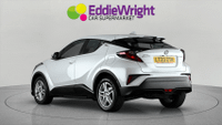 Toyota C-HR Photo 2