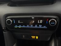 TOYOTA Yaris Photo 10