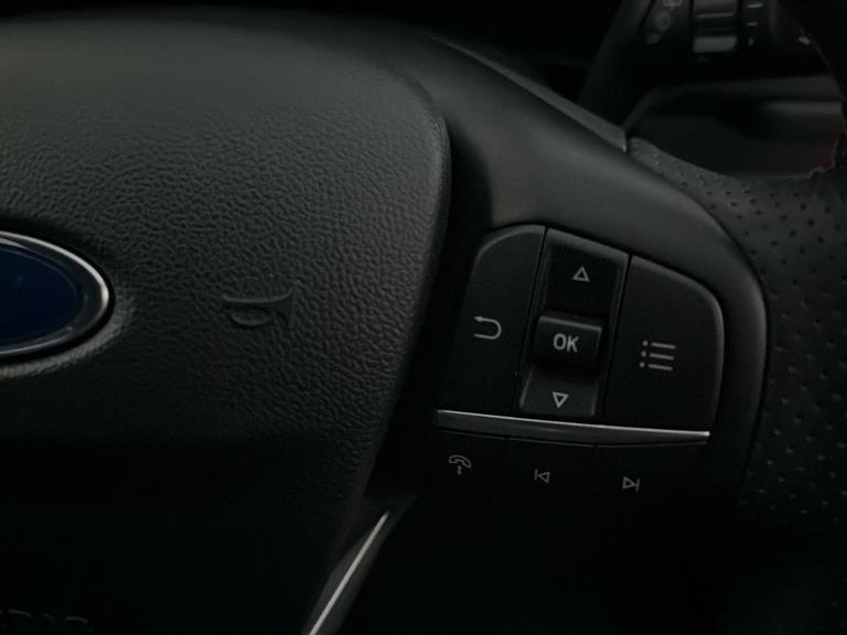 Ford KUGA Photo bsapi-076db82dd02fd6b2830561f95eee7b7caf2cff0b.jpg