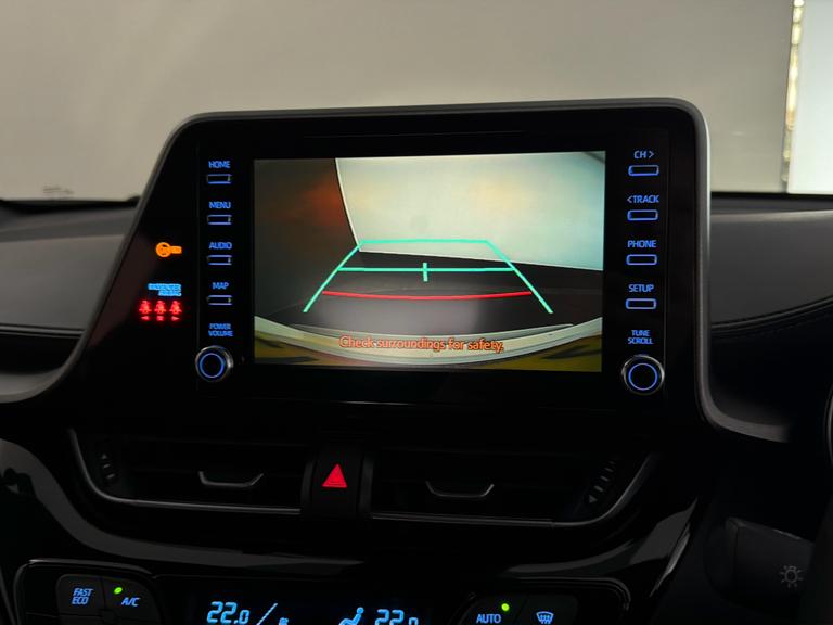 Toyota C-HR Photo bsapi-08438f918eda7a88654abbd1d534e0961444166e.jpg