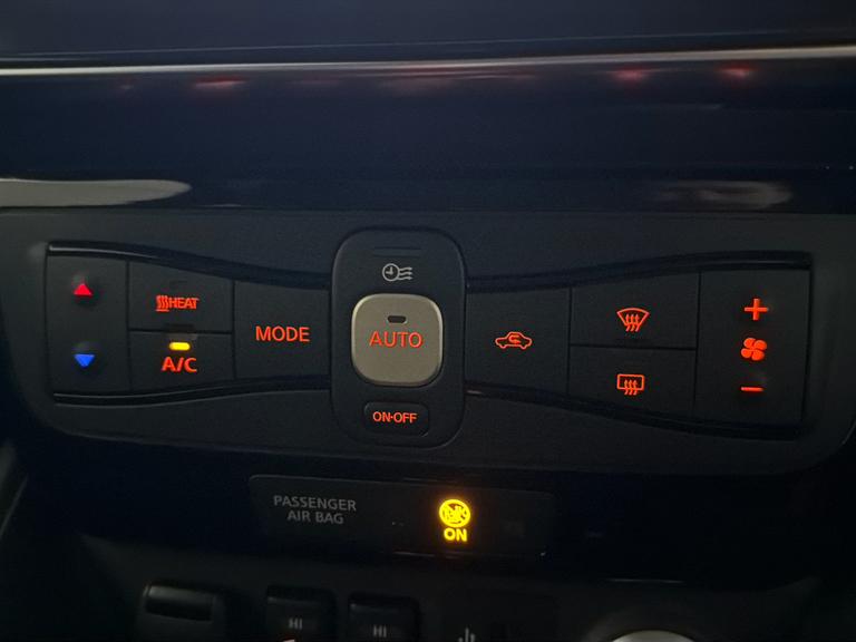 NISSAN LEAF Photo bsapi-097c5c37b11de4a449637506be7c49403e44d212.jpg