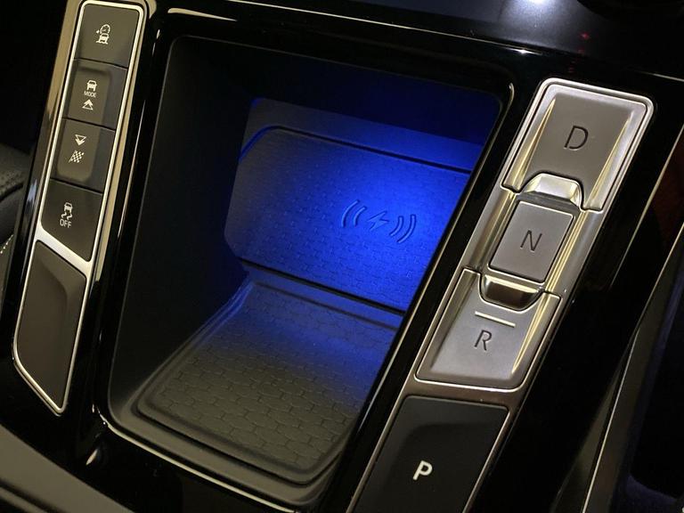 JAGUAR I-PACE Photo bsapi-0a42a9513de642145aa491ce85ad038f8b40716c.jpg