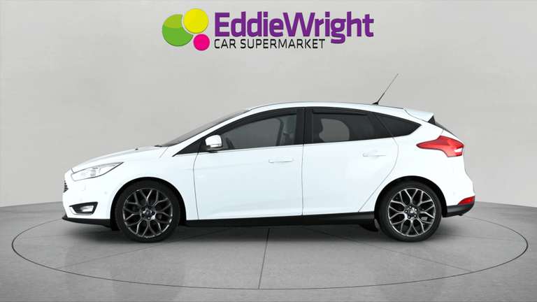 FORD Focus Photo bsapi-0af764b87b13828cbdc633c67b0a8eec02f60e9e.jpg