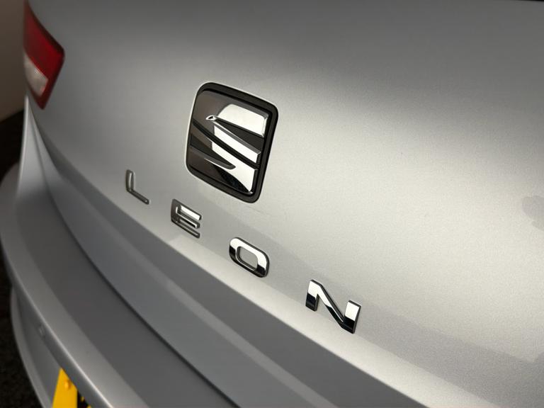 SEAT LEON Photo bsapi-0cbbe50eeb7761bb3f210f00e6631d9b0ddf289d.jpg