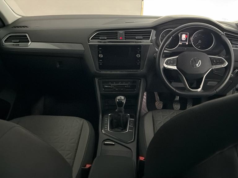 Volkswagen TIGUAN Photo bsapi-0cf489bb8042e66bc5548e66e9d16178f8072f1f.jpg